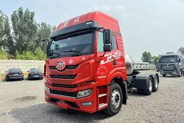 二手青岛解放 JH5重卡 480马力 6X4 LNG牵引车(国六) 双驱 潍柴二手牵引车 黄牌