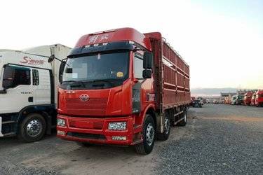 二手一汽解放 J6L中卡 240马力 6X2 6.8米仓栅式载货车(国五) 前四后四 锡柴二手载货车 黄牌