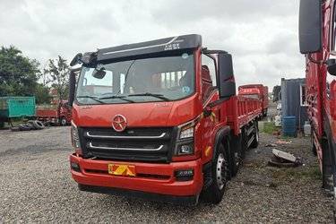 二手大运 祥龙 230马力 6X2 6.8米排半栏板载货车(国六) 前四后四 云内动力二手载货车 黄牌