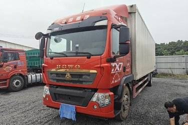 二手中国重汽 HOWO TX 290马力 4X2 9.6米翼开启厢式载货车(国六) 单桥 曼二手载货车 黄牌