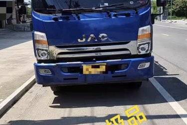 二手江淮 德沃斯Q8 154马力 4X2 5.2米排半栏板载货车(国五) 单桥 康明斯二手载货车 黄牌