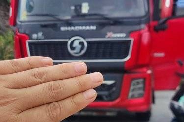 二手陕汽重卡 德龙X5000 560马力 6X4牵引车(国五) 双驱 东风康明斯二手牵引车 黄牌图片