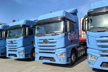 二手一汽解放 J7重卡 560马力 4X2 ATM自动挡牵引车(国六) 单桥 锡柴二手牵引车 黄牌