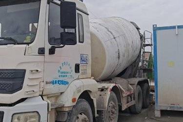 二手陕汽重卡 德龙新M3000 350马力 8X4 7.99方LNG混凝土搅拌车(国六) 前四后八 潍柴二手搅拌车图片