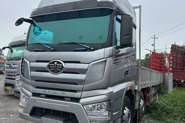 二手一汽解放 J7重卡 460马力 8X4 9.4米栏板载货车(国六) 前四后八 锡柴二手载货车 黄牌