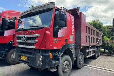 二手上汽红岩 杰狮C500重卡 450马力 8X4 7.6米自卸车(国五) 前四后八 上菲红二手自卸车 黄牌