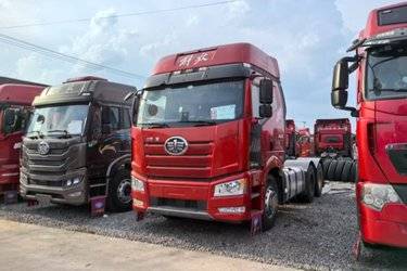 二手一汽解放 J6P重卡 领航版 460马力 6X4牵引车(国五) 双驱 锡柴二手牵引车 黄牌