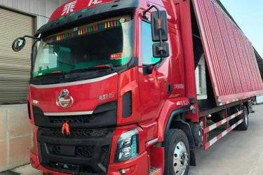 二手东风柳汽 乘龙H5中卡 260马力 4X2 9.7米翼开启厢式载货车(国六) 单桥 玉柴二手载货车 黄牌
