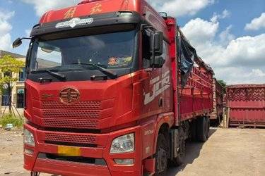 二手青岛解放 JH6重卡 350马力 8X4 9.5米仓栅式载货车(国五) 前四后八 锡柴二手载货车 黄牌