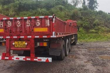二手13米x米 3轴 栏板式半挂车
