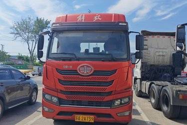 二手青岛解放 悍V重卡 2.0版 420马力 6X4牵引车(高顶)(国五) 双驱 潍柴二手牵引车 黄牌