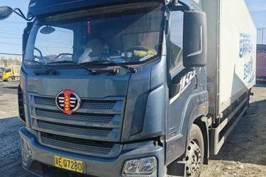 二手解放 JK6 240马力 4X2 6.8米厢式载货车(双卧铺)(国六) 单桥 潍柴二手载货车 黄牌