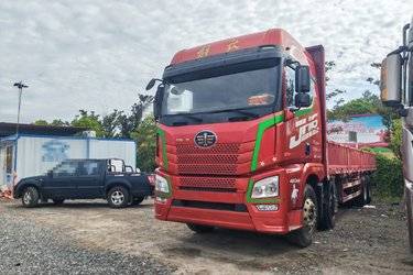 二手青岛解放 JH6重卡 领航版2.0 460马力 8X4 9.4米栏板载货车(国五) 前四后八 锡柴二手载货车 黄牌