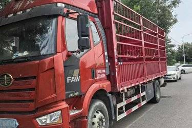 二手一汽解放 J6L中卡 精英版 260马力 4X2 6.75米仓栅式载货车(国六) 单桥 大柴二手载货车 黄牌