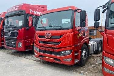 青岛解放 悍V重卡 2.0版 460马力 6X4 牵引车(国六) 双驱 锡柴二手牵引车 黄牌