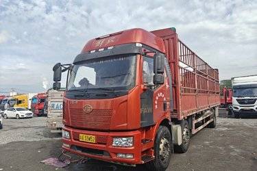二手一汽解放 J6L中卡 2019款 240马力 6X2 9.7米仓栅式载货车(国五) 前四后四 锡柴二手载货车 黄牌