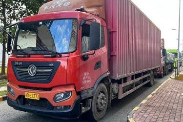 二手东风商用车 天锦KR中卡 220马力 4X2 9.8米厢式载货车(国五) 单桥 东风股份二手载货车 黄牌