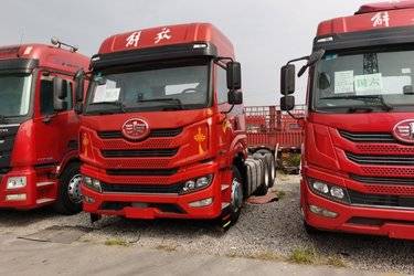 二手青岛解放 悍VH重卡 460马力 6X4 牵引车(国六) 双驱 潍柴二手牵引车 黄牌