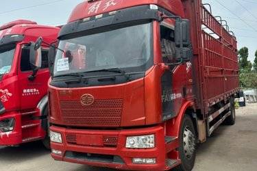 二手一汽解放 J6L中卡 2020款 领航版 240马力 4X2 6.75米仓栅式载货车(国五) 单桥 大柴二手载货车 黄牌