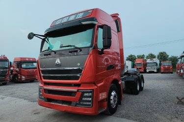 二手中国重汽 HOWO TH7重卡 460马力 6X4 LNG牵引车(国六) 双驱 曼二手牵引车 黄牌图片