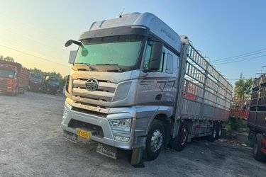 二手一汽解放 J7重卡 经典版 560马力 8X4 9.4米仓栅式载货车(带液缓)(国六) 前四后八 锡柴二手载货车 黄牌图片