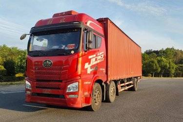 二手青岛解放 JH6重卡 290马力 6X2 9.5米翼开启厢式载货车(后桥435)(国五) 前四后四 锡柴二手载货车 黄牌