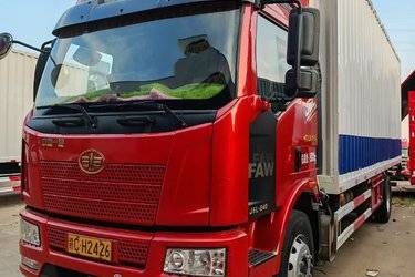 二手一汽解放 J6L中卡 22020款 领航版 240马力 4X2 7.7米厢式载货车(国五) 单桥 锡柴二手载货车 黄牌