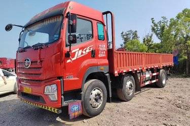 二手青岛解放 JK6中卡 260马力 4X2 6.8米栏板载货车(国六) 单桥 锡柴二手载货车 黄牌