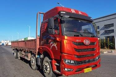 二手青岛解放 悍V重卡 290马力 8X2 9.5米栏板载货车(国五) 前四后六 锡柴二手载货车 黄牌图片