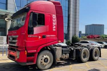 二手上汽红岩 杰狮重卡C500e 520马力 6X4牵引车(国五) 双驱 上菲红二手牵引车 黄牌图片