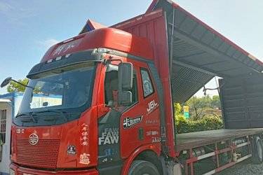 二手一汽解放 J6L中卡 220马力 4X2 9.6米翼开启厢式载货车(国五) 单桥 锡柴二手载货车 黄牌