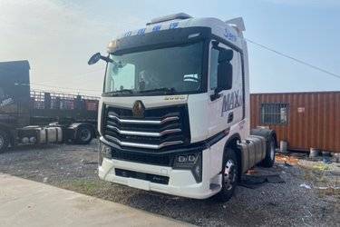 二手中国重汽 HOWO Max重卡 510马力 4X2 AMT自动档牵引车(国六) 单桥 曼二手牵引车 黄牌