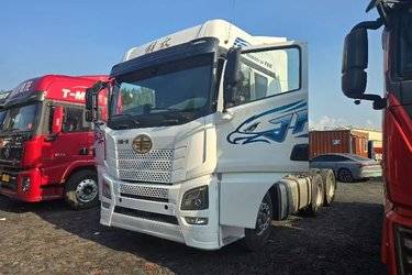 二手青岛解放 JH6重卡 480马力 6X4牵引车(国五) 双驱 潍柴二手牵引车 黄牌图片