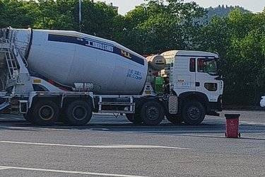 二手中国重汽 HOWO TX 350马力 8X4 7.99方混凝土搅拌车(国六) 前四后八 潍柴二手搅拌车图片