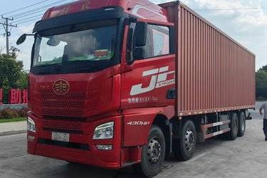 二手青岛解放 JH6重卡 290马力 6X2 9.5米厢式载货车(平地板)(国五) 前四后四 锡柴二手载货车 黄牌