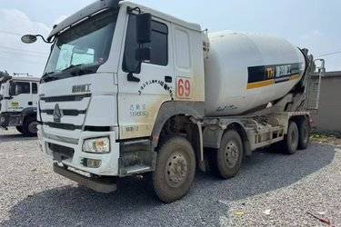 二手中国重汽 HOWO重卡 380马力 8X4 5.7方搅拌车(12档)(国五) 前四后八 中国重汽二手搅拌车
