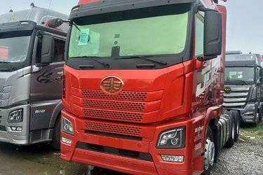 二手青岛解放 JH6重卡 610马力 6X4 AMT自动档牵引车(国六) 双驱 锡柴二手牵引车 黄牌图片