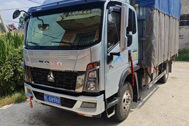 二手重汽HOWO统帅 2.5L柴油 180马力 中国重汽12档 3.85米排半仓栅式轻卡(国六) 单桥 潍柴二手载货车 蓝牌图片