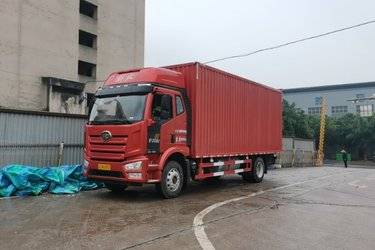 二手一汽解放 J6L 经典版 240马力 4X2 6.8米厢式载货车(国六) 单桥 大柴二手载货车 黄牌图片