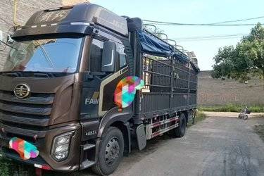 二手一汽解放 J6G 领航版 320马力 4X2 6.75米仓栅式载货车(国六) 单桥 锡柴二手载货车 黄牌图片