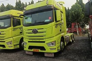 二手一汽解放 J7重卡 620马力 6X4 AMT自动档牵引车(一汽解放12挡)(带液缓)(国六) 双驱 潍柴二手牵引车 黄牌图片