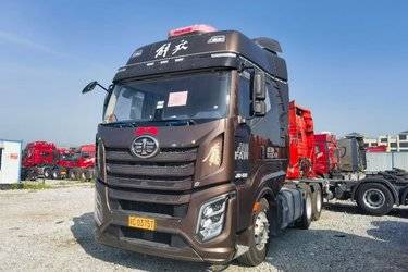 二手一汽解放 J6V重卡 560马力 6X4牵引车(国六) 双驱 锡柴二手牵引车 黄牌图片