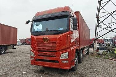 二手青岛解放 JH6重卡 领航版2.0 290马力 6X2 9.5米厢式载货车(国六) 前四后四 锡柴二手载货车 黄牌图片