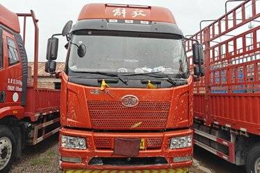 二手一汽解放 J6L重卡 260马力 6X2 6.8米仓栅式载货车(国六) 前四后四 锡柴二手载货车 黄牌