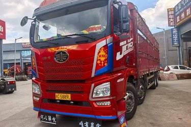 二手青岛解放 JH6重卡 领航版2.0 460马力 8X4 9.5米仓栅式载货车(国六) 前四后八 锡柴二手载货车 黄牌图片
