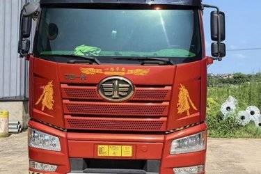 二手一汽解放 J6P重卡 550马力 6X4牵引车(国五) 双驱 锡柴二手牵引车 黄牌图片