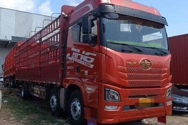 二手青岛解放 JH6重卡 290马力 6X2 9.5米仓栅式载货车(国五) 前四后四 锡柴二手载货车 黄牌图片