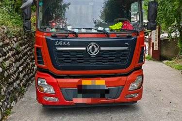 二手东风商用车 天龙VL重卡 292马力 6X2 9.6米厢式载货车(国五) 前四后四 东风二手载货车 黄牌图片