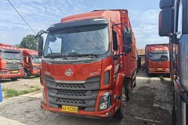 二手东风柳汽 新乘龙M3中卡 200马力 6X2 6.8米仓栅式载货车(国六) 前四后四 玉柴二手载货车 黄牌