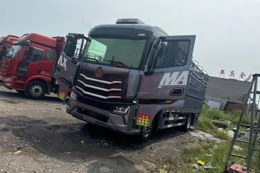 二手中国重汽 HOWO MAX 290马力 4X2 6.75米仓栅式载货车(国六) 单桥 曼二手载货车 黄牌